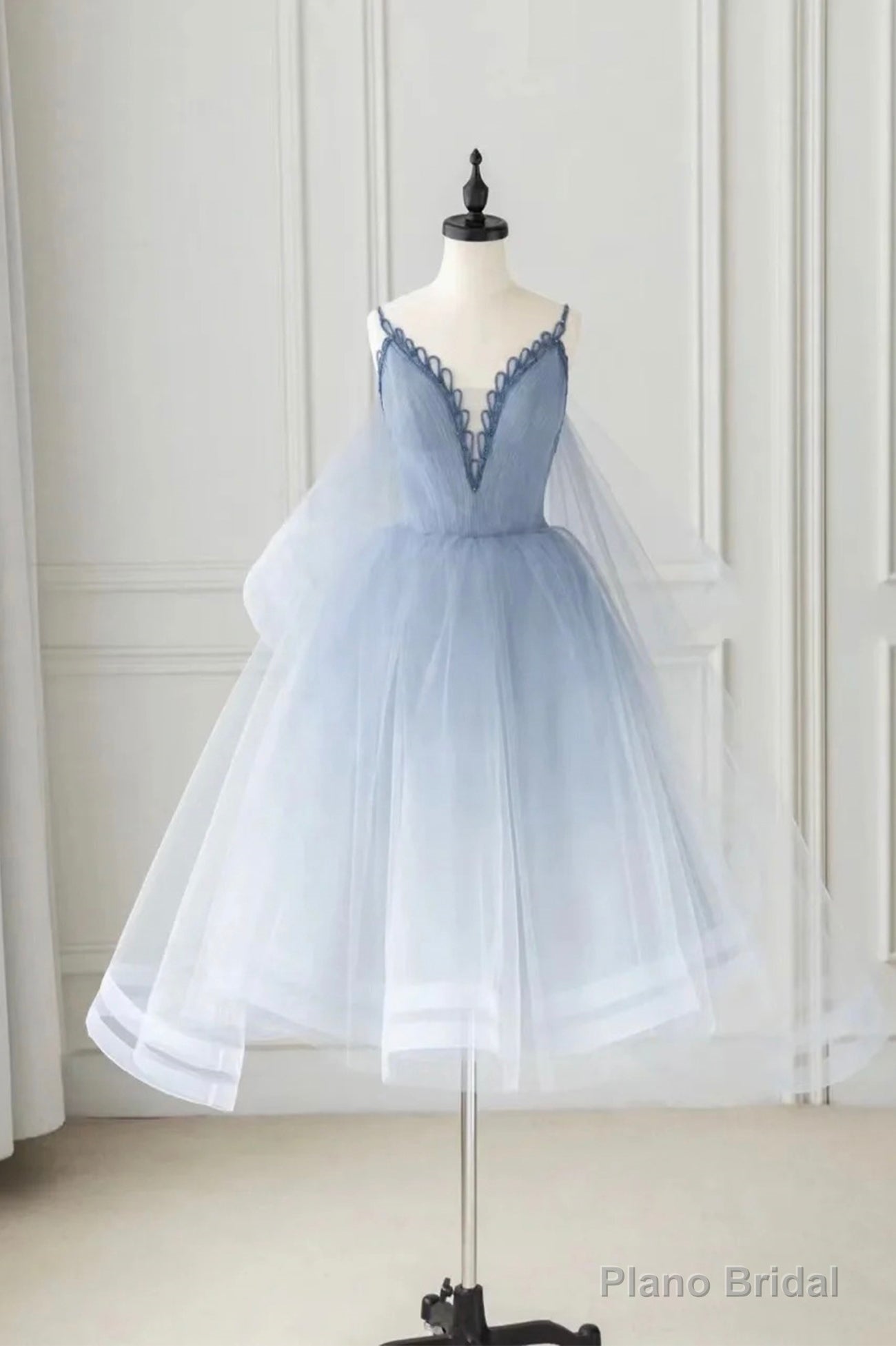 Cute V-Neck Tulle Short Prom Dress, A-Line Party Homecoming Dress Main image
