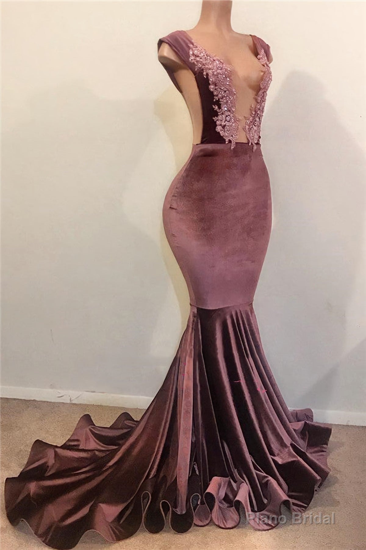 2025 New Arrival Mermaid Velvet Grape Open Front Backless Prom Dresses Main image