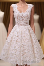 Chic A-line Short Lace Homecoming Dresses