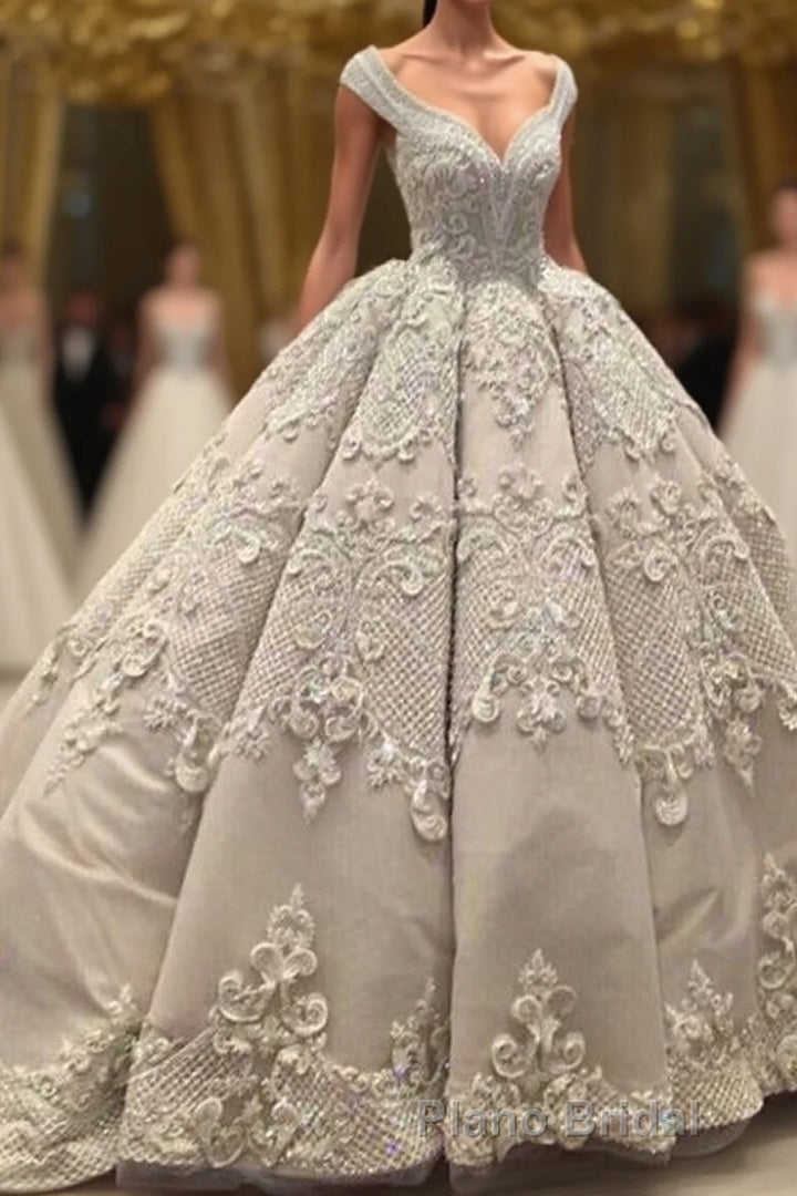Gorgeous Sleeveless V Neck Lace Appliques Ball Gown Wedding Dresses