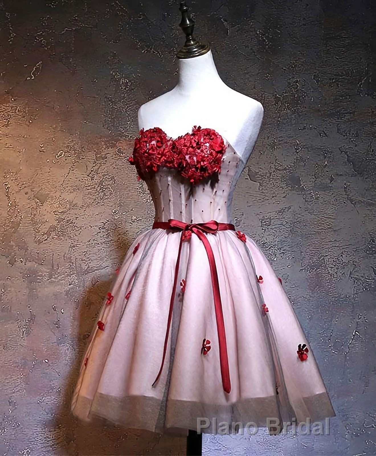 Red Sweetheart Neck Lace Short Formal Prom Dresses