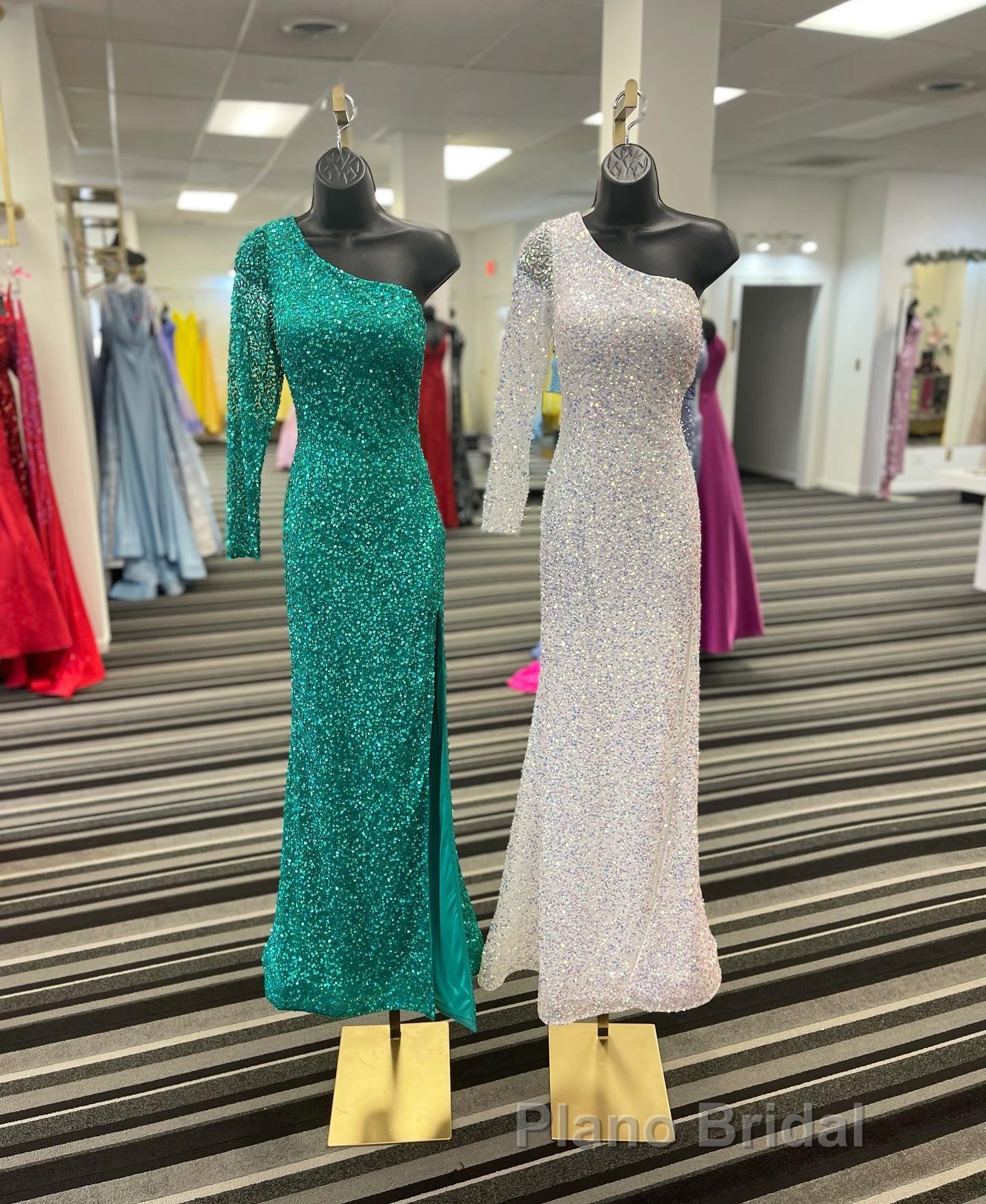 One Shoulder Long Sleeve Mermaid Sequin Long Dresses Secondary image