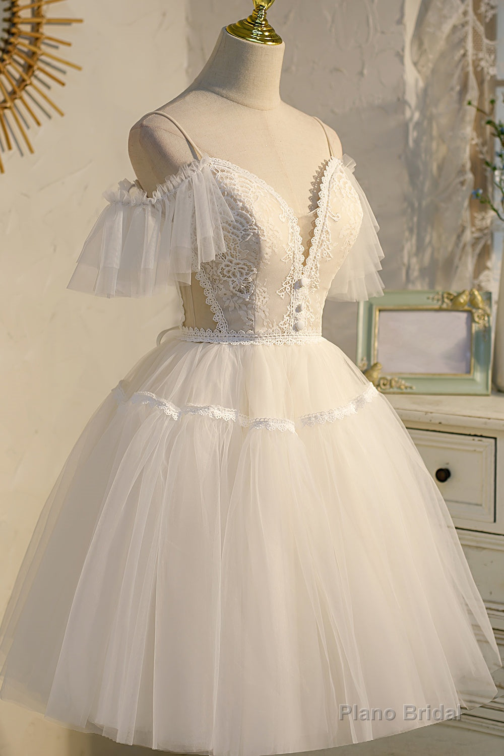 Champagne V Neck Spaghetti Straps Tulle Princess Homecoming Dresses Secondary image