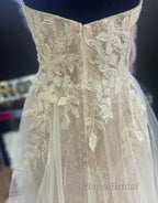 A-Line Sweetheart Neckline Tulle Wedding Dresses With Appliques