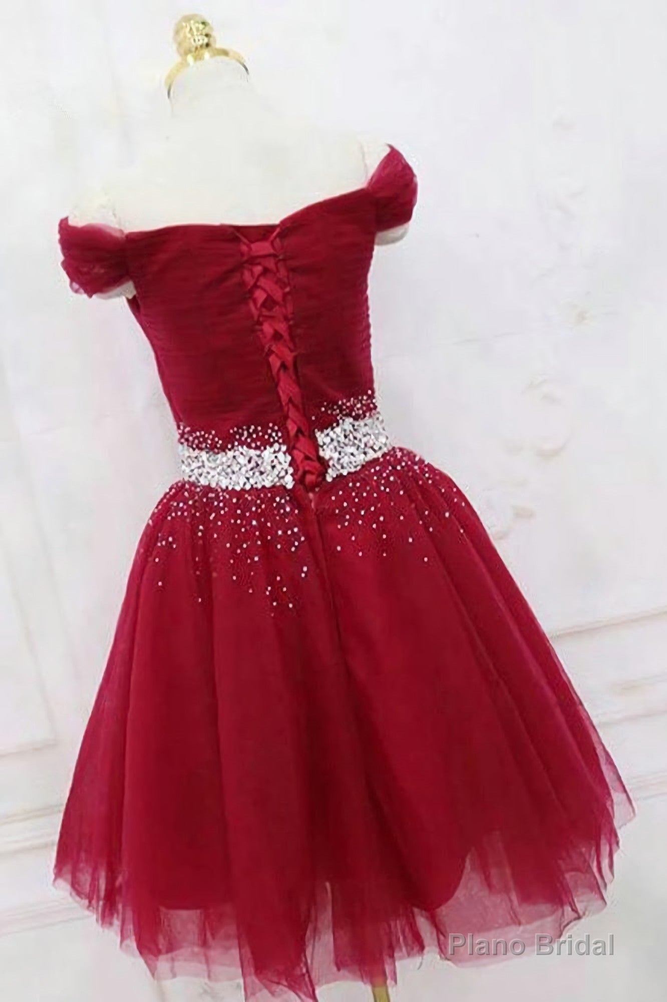 Cute Off The Shoulder Burgundy Homecoming Dresses With Tulle Short Cocktail Dresses