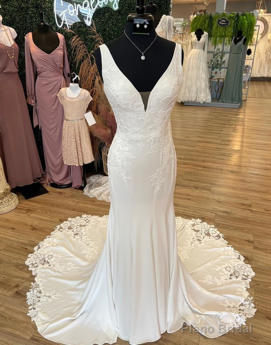 Mermaid V-Neck Court Train Satin Wedding Dress With Appliques Main image