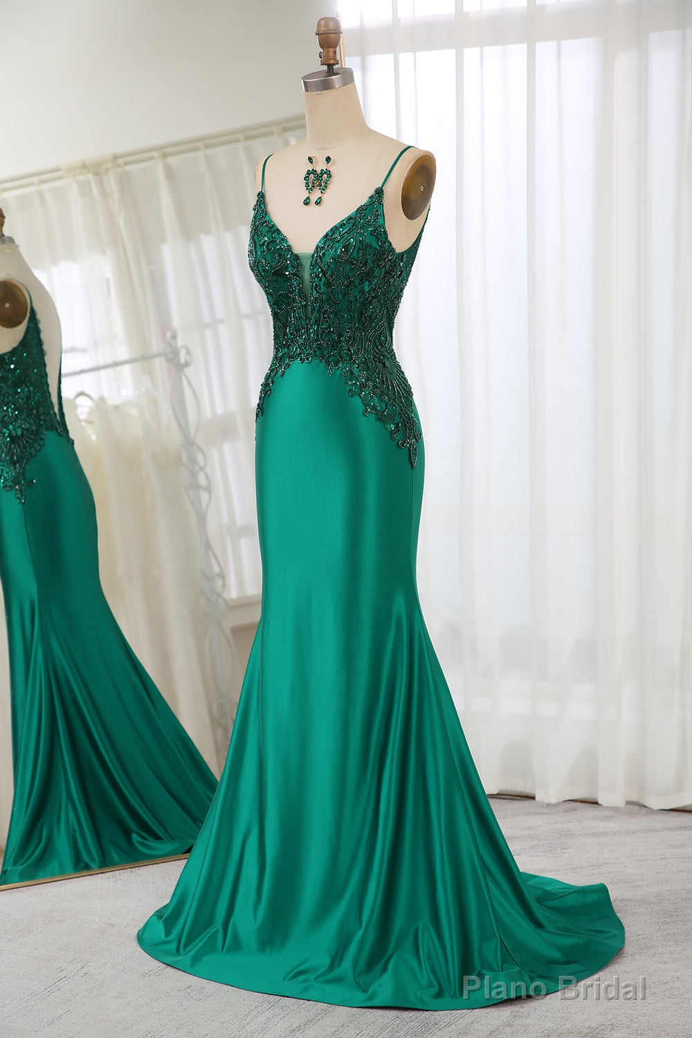 Dark Green Spaghetti Straps Mermaid Satin Prom Dress With Appliques Secondary image