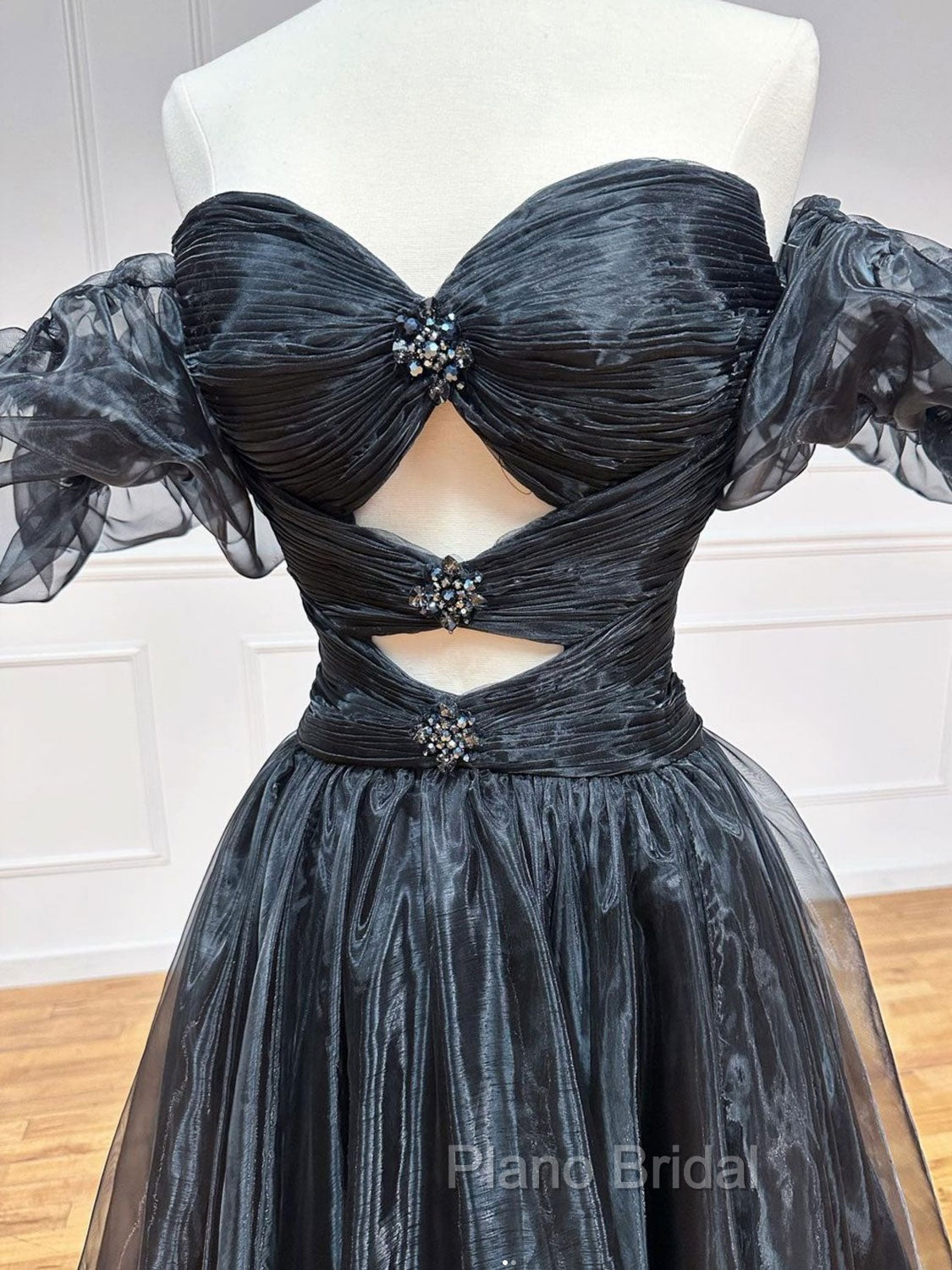 A-Line Black Organza Long Formal Prom Dresses Secondary image