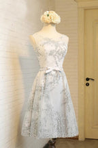 A-Line Boat Neck Knee-Length Tulle Homecoming Dresses With Applique