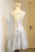 A-Line Boat Neck Knee-Length Tulle Homecoming Dresses With Applique