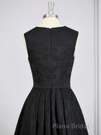 A-Line/Princess Scoop Asymmetrical Lace Mother of the Bride Dresses With Applique