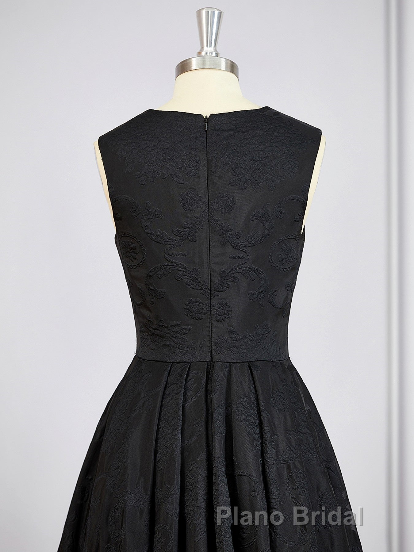 A-Line/Princess Scoop Asymmetrical Lace Mother of the Bride Dresses With Applique