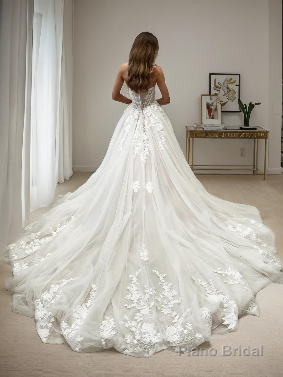 A-Line/Princess Sweetheart Chapel Train Tulle Wedding Dresses With Appliques Lace Main image