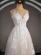 A-Line/Princess V-neck Sweep Train Lace Wedding Dresses with Appliques Lace