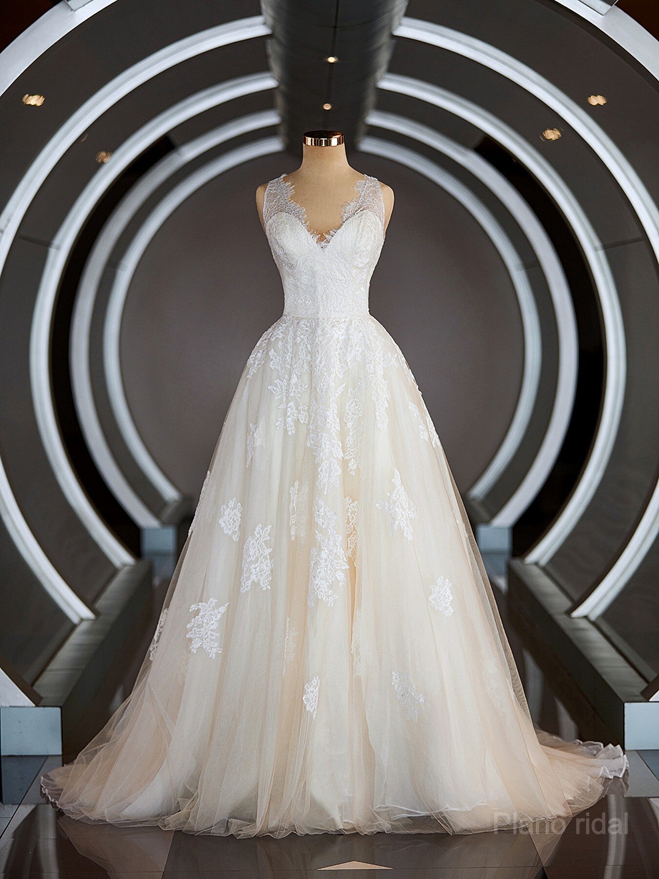 A-Line/Princess V-neck Sweep Train Tulle Wedding Dresses with Appliques Lace Main image
