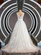 A-Line/Princess V-neck Sweep Train Tulle Wedding Dresses with Appliques Lace