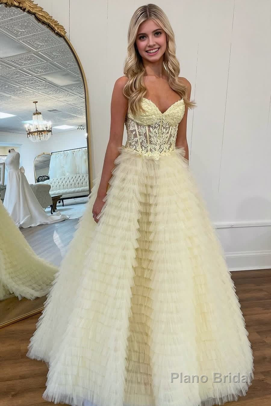 A-line Strapless Multi-Layers Tulle Prom Dress with Slit Main image