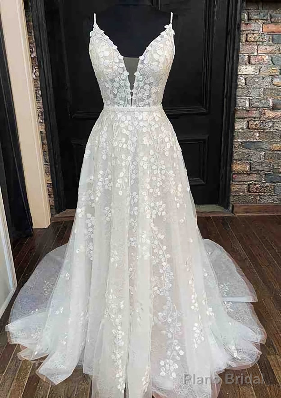 A-line V Neck Sleeveless Lace Court Train Prom Dresses With Pleated Main image