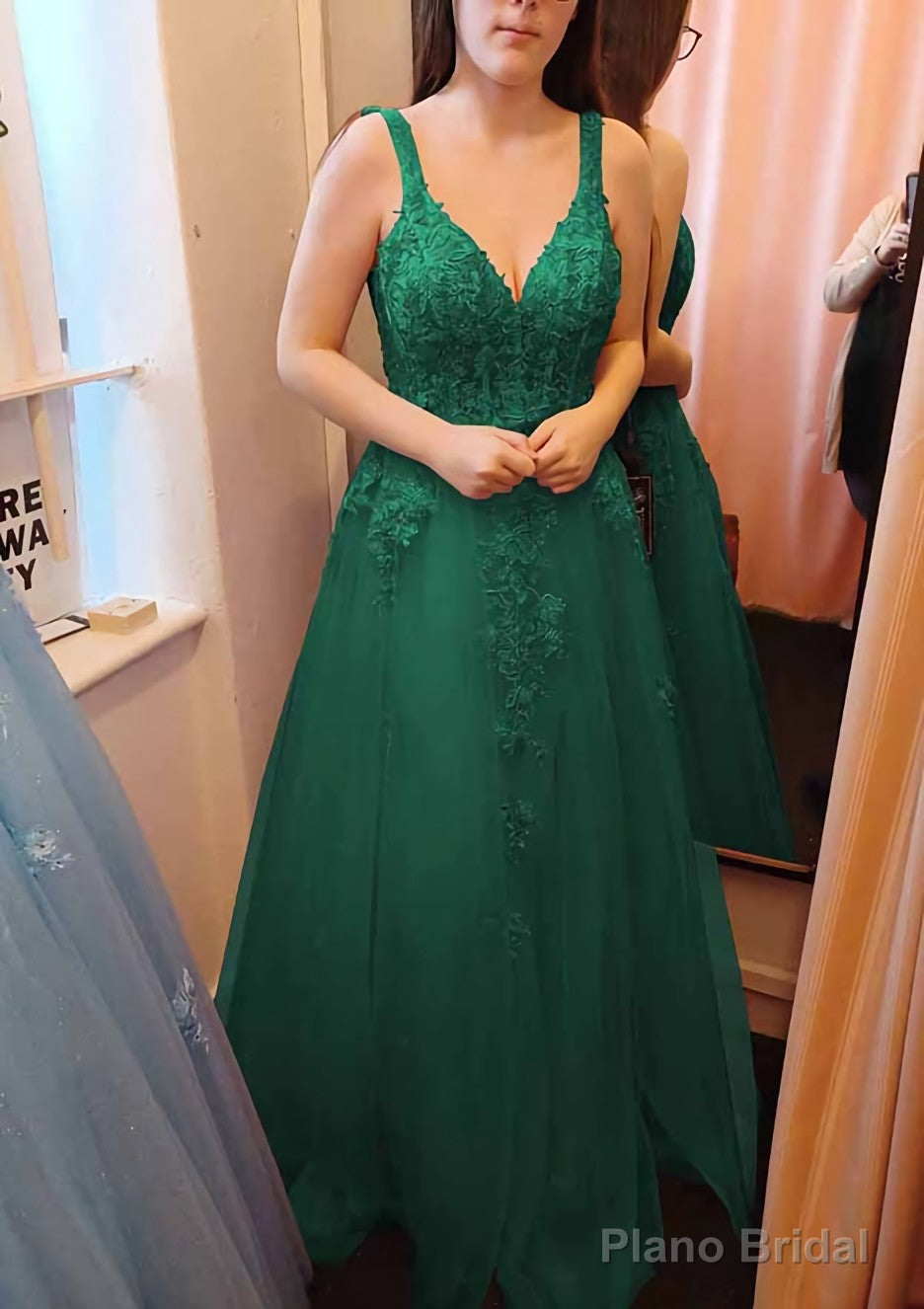 A-line V Neck Sleeveless Long/Floor-Length Tulle Prom Dresses With Appliqued Lace
