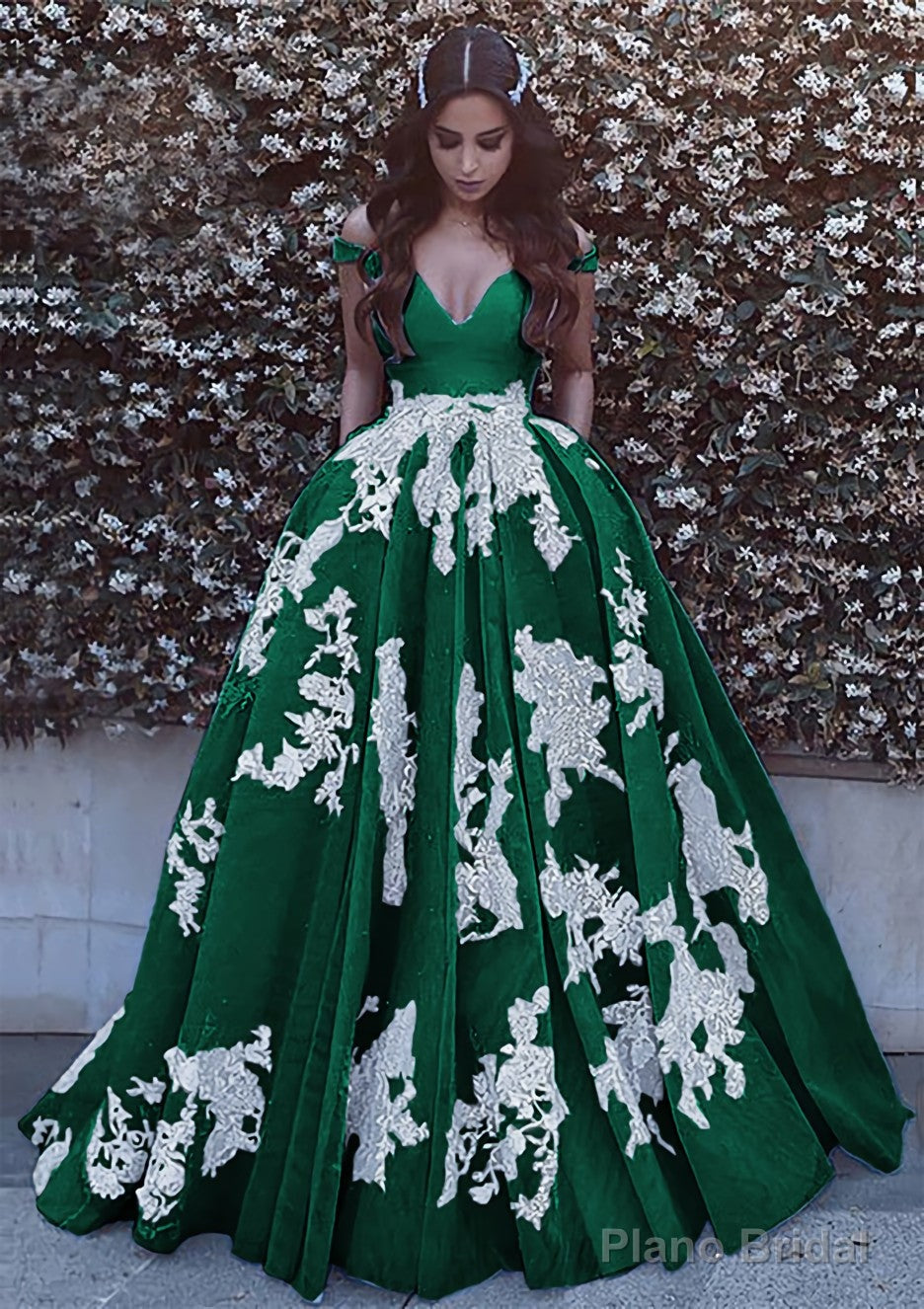 Ball Gown Off-the-Shoulder Sleeveless Court Train Tulle Prom Dresses With Pleated Appliqued