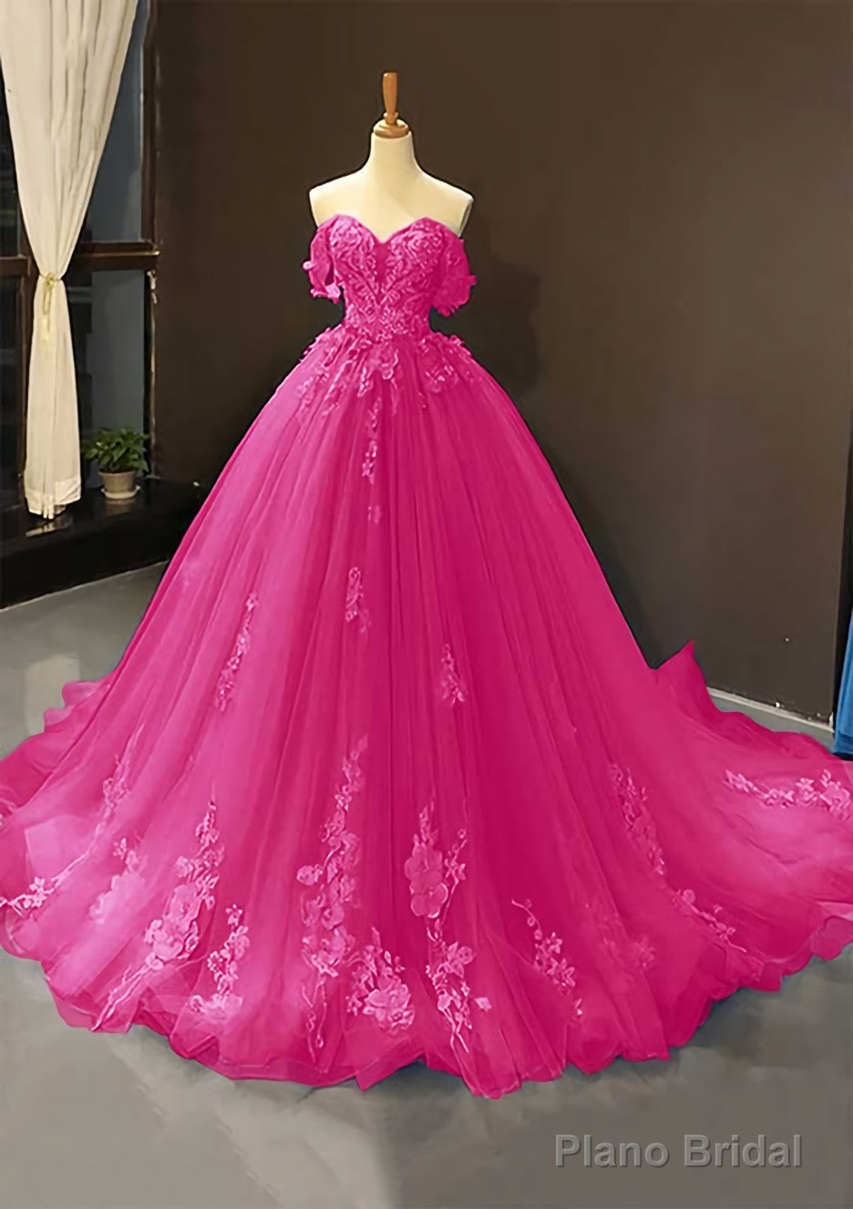 Ball Gown Off-the-Shoulder Sweep Train Tulle Prom Dresses With Appliqued