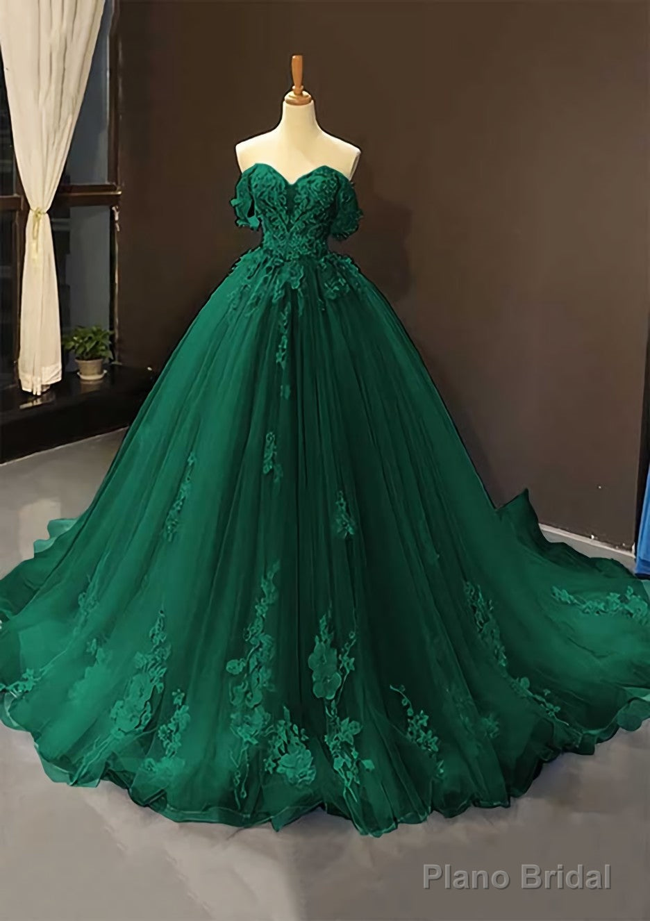 Ball Gown Off-the-Shoulder Sweep Train Tulle Prom Dresses With Appliqued