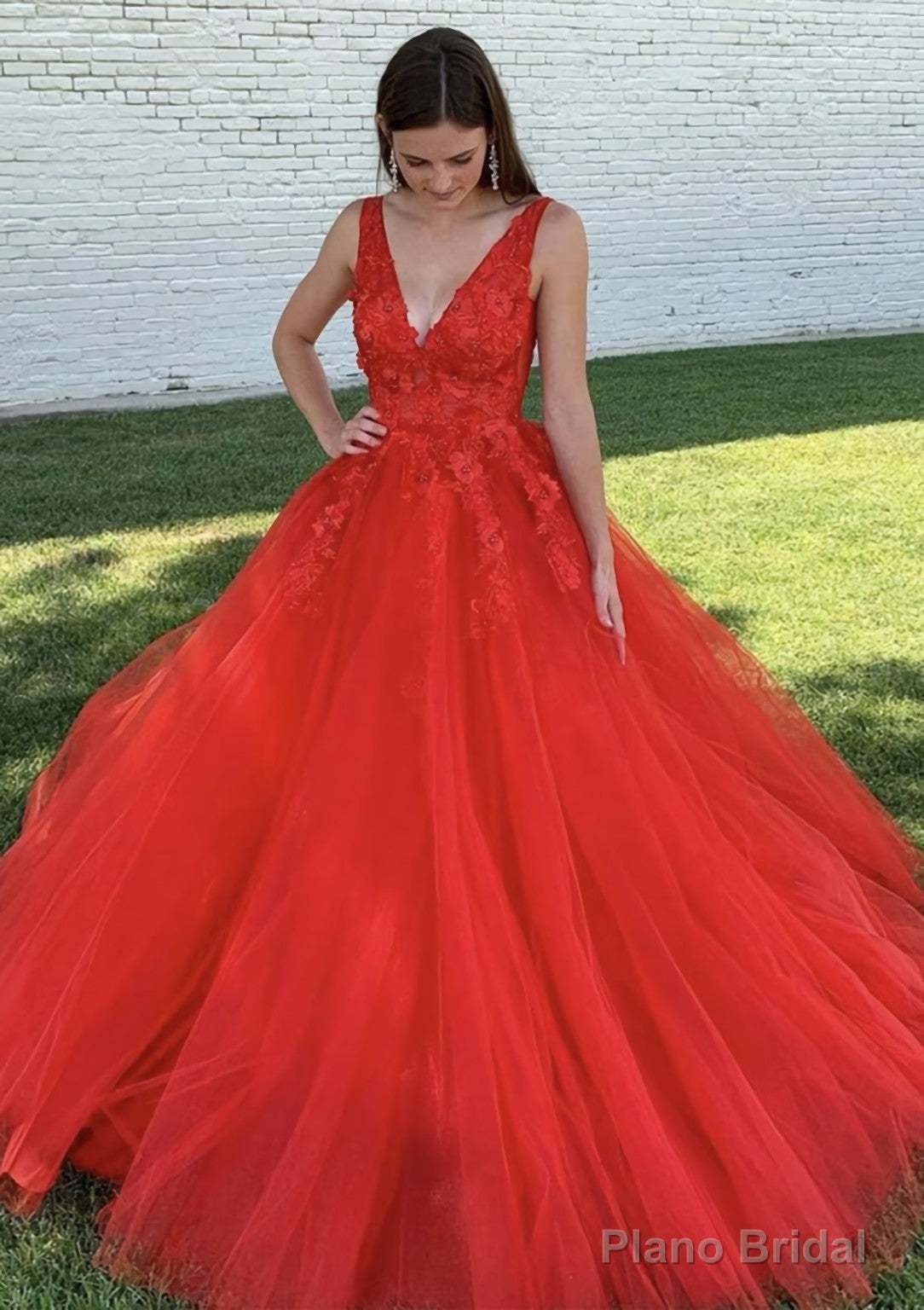Ball Gown V Neck Court Train Lace Tulle Prom Dresses With Appliqued Beading Main image