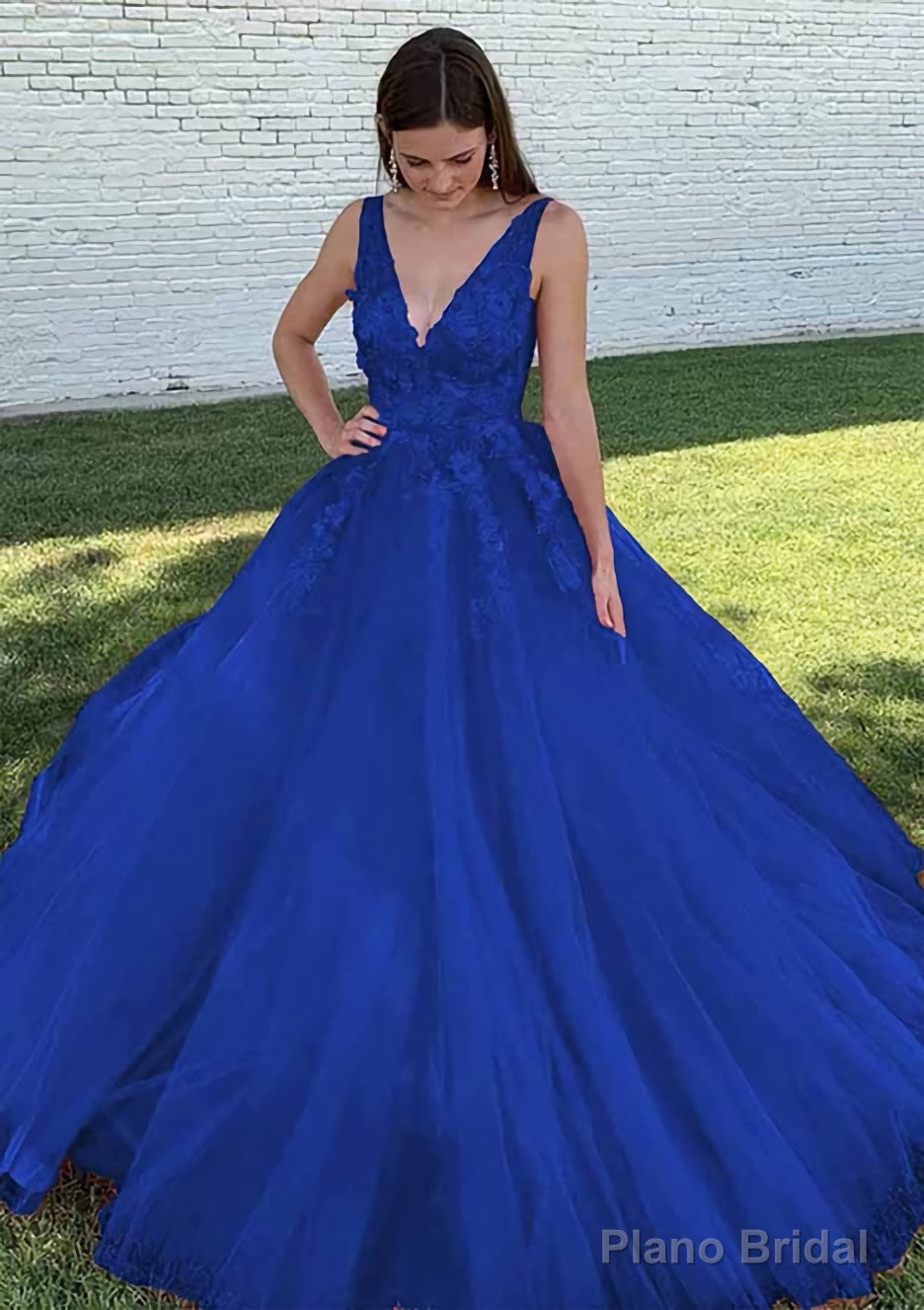Ball Gown V Neck Court Train Lace Tulle Prom Dresses With Appliqued Beading