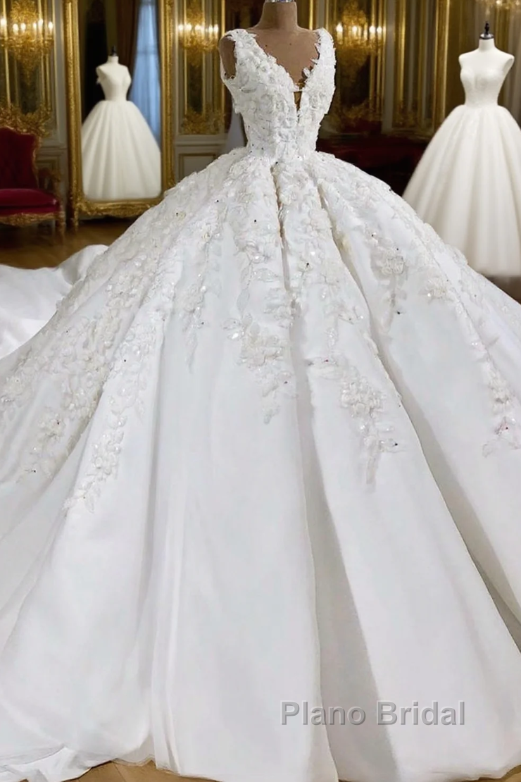 Ball Gown V-neck Wide Strap Short Train Tulle Applique Wedding Dress Main image