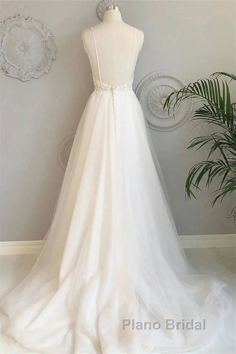 Beach Wedding Dresses Court Train A-Line Spaghetti Strap Sweetheart Lace With Buttons Appliques Secondary image