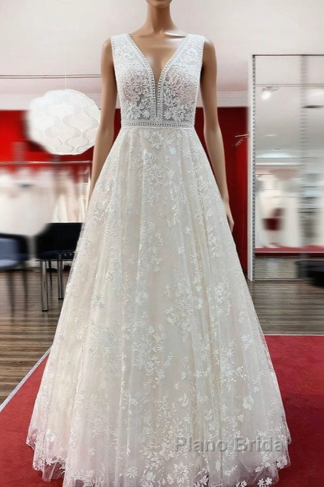 Beautiful Long A-Line Lace Appliques Tulle Open Back Wedding Dresses Main image