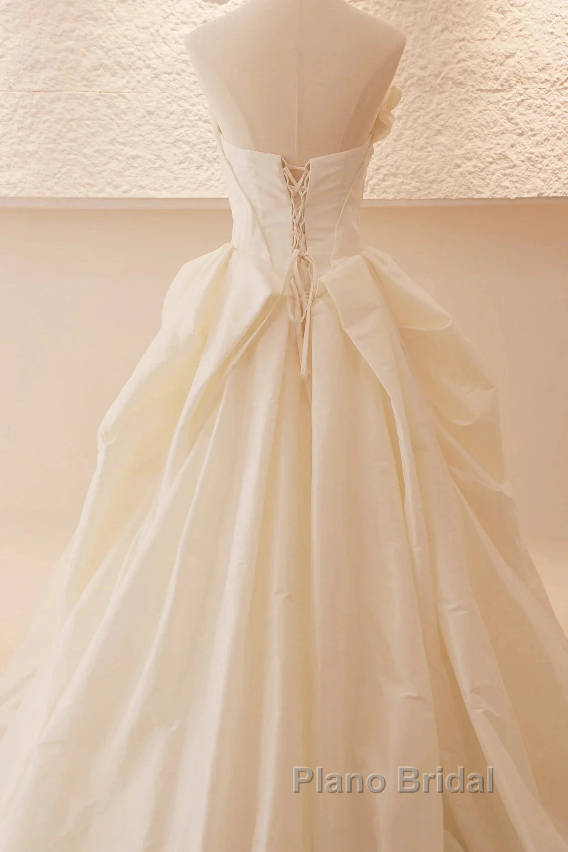 Beige Wedding Dresses Strapless Sleeveless A-Line Full Bridal Dresses Sophisticated Wedding Gown With Train