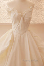 Beige Wedding Dresses Strapless Sleeveless A-Line Full Bridal Dresses Sophisticated Wedding Gown With Train