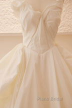 Beige Wedding Dresses Strapless Sleeveless A-Line Full Bridal Dresses Sophisticated Wedding Gown With Train