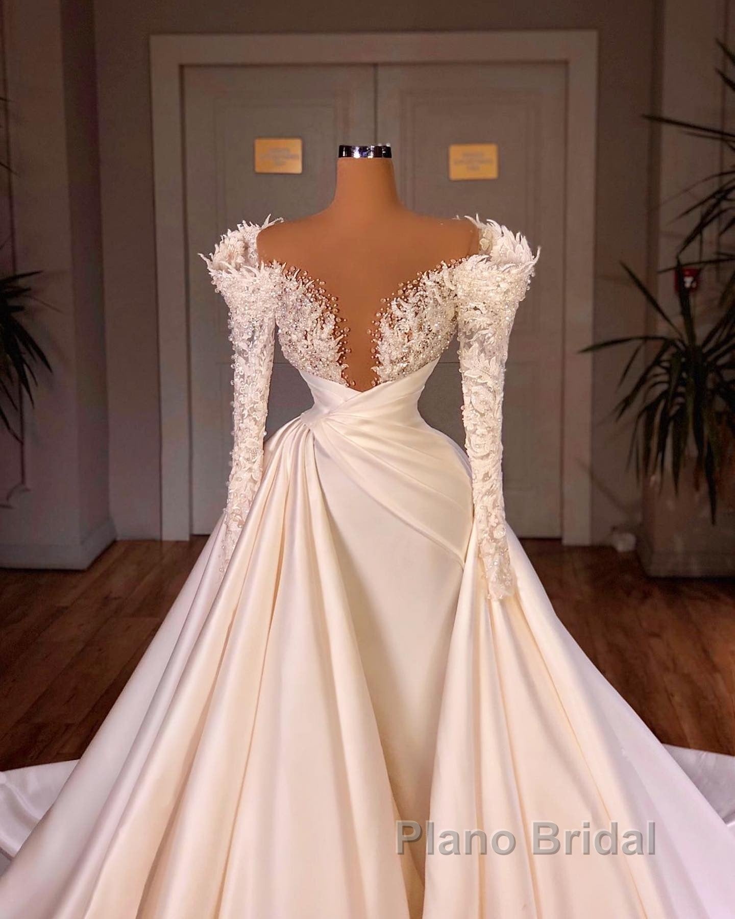 Biztunnel Long Mermaid V-neck Satin Lace Wedding Dresses with Sleeves Secondary image