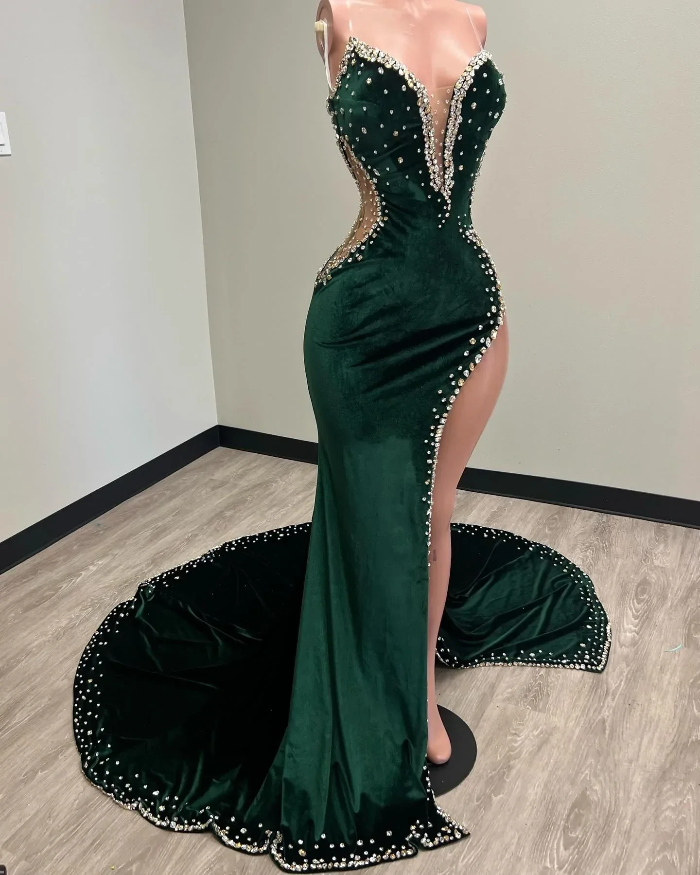 Black Girl Formal Prom Dresses Long Mermaid Green Formal Prom Gown With Train Secondary image