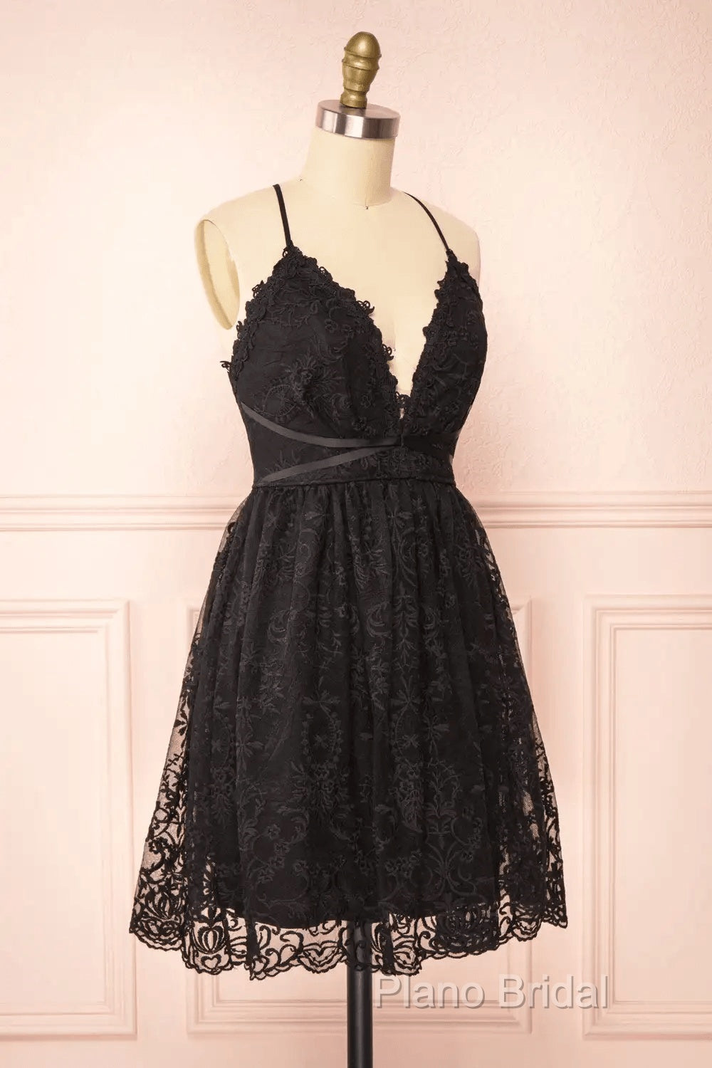 Black Lace Straps A-Line Short Party Dresses Lace Homecoming Dresses