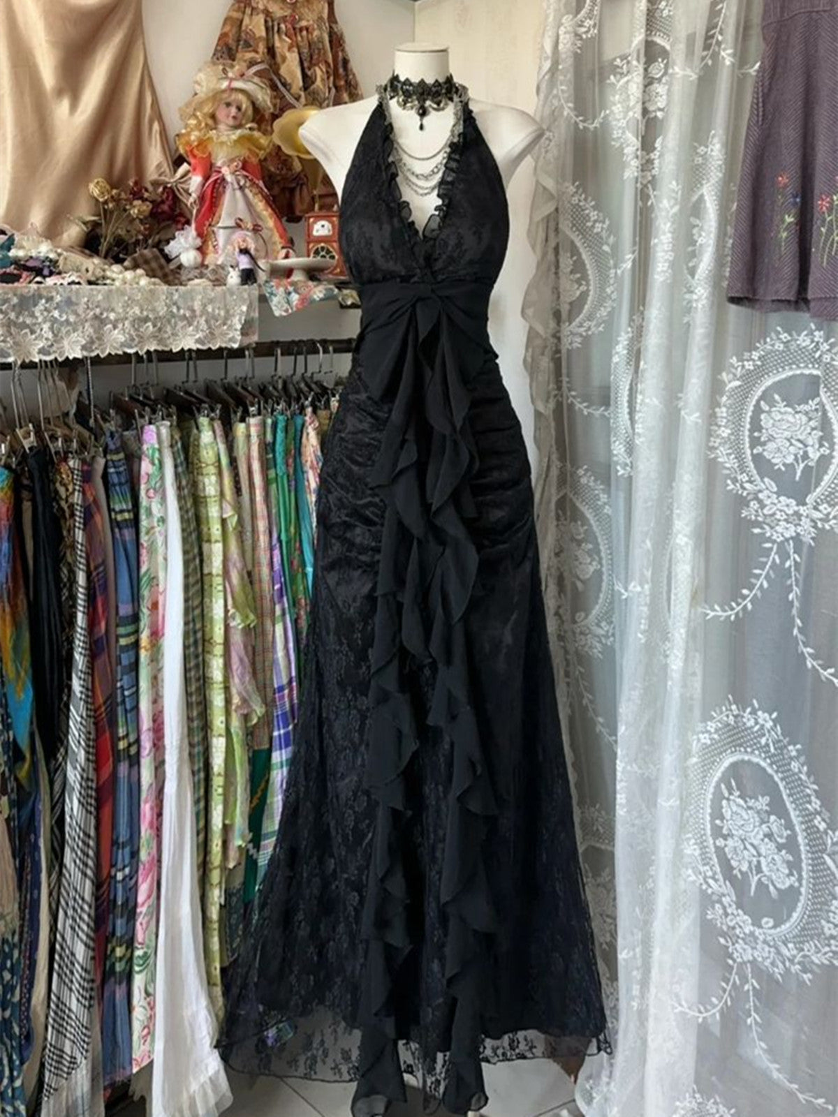 Black Lace V-Neckline A-Line Halter Party Dresses, Black Vintage Style Formal Prom Dresses Main image