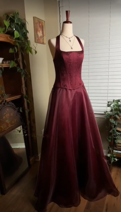 Burgundy Red Vintage Elegant Shiny Beaded Long Tulle Ball Gown Formal Evening Dresses Party Dresses