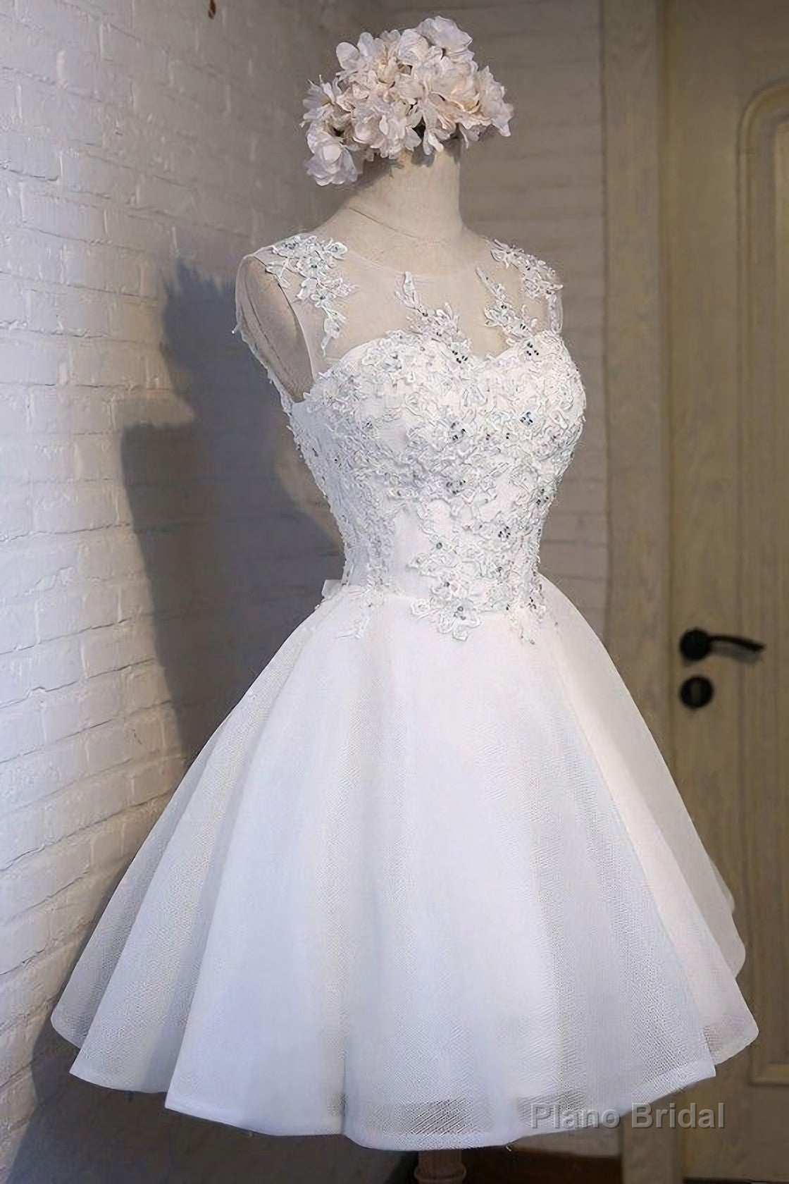 Glamorous A Line Scoop Neckline Short Homecoming Dresses, White Homecoming Dresses, With Sleeveless Secondary image