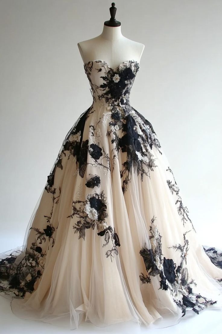 Light Champagne A-Line Sweetheart Neckline Tulle Applique Wedding Dresses, Vintage Long Formal Evening Gown Main image