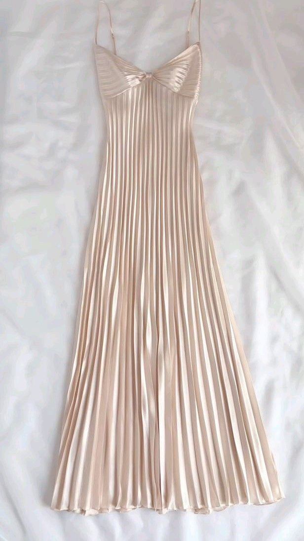 Champagne Spaghetti Straps Long Formal Prom Dresses Pleated Formal Evening Dresses Main image