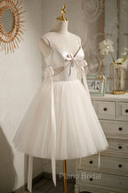 Champagne V-Neck Tulle Short Formal Prom Dresses, Spaghetti Straps Party Dresses with Bow