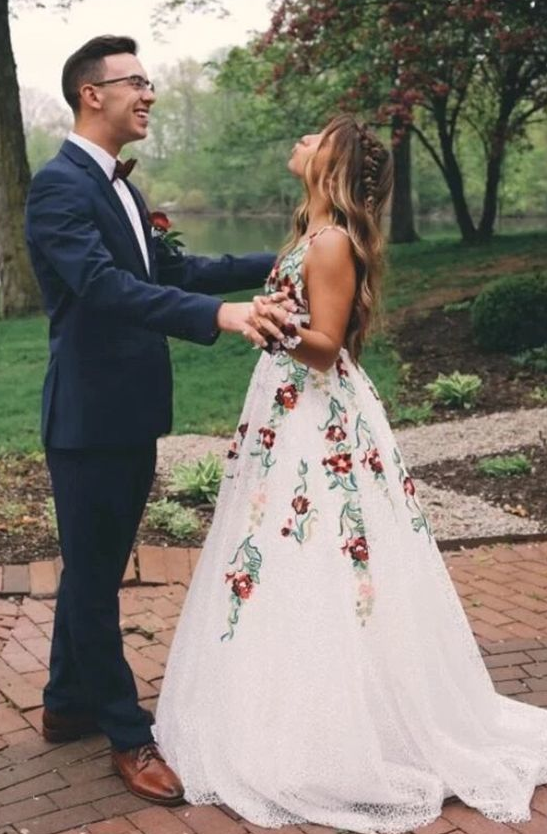 Charming V Neck Floral Embroidery Long Lace Formal Prom Dresses With Pocket Secondary image