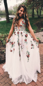 Charming V Neck Floral Embroidery Long Lace Formal Prom Dresses With Pocket