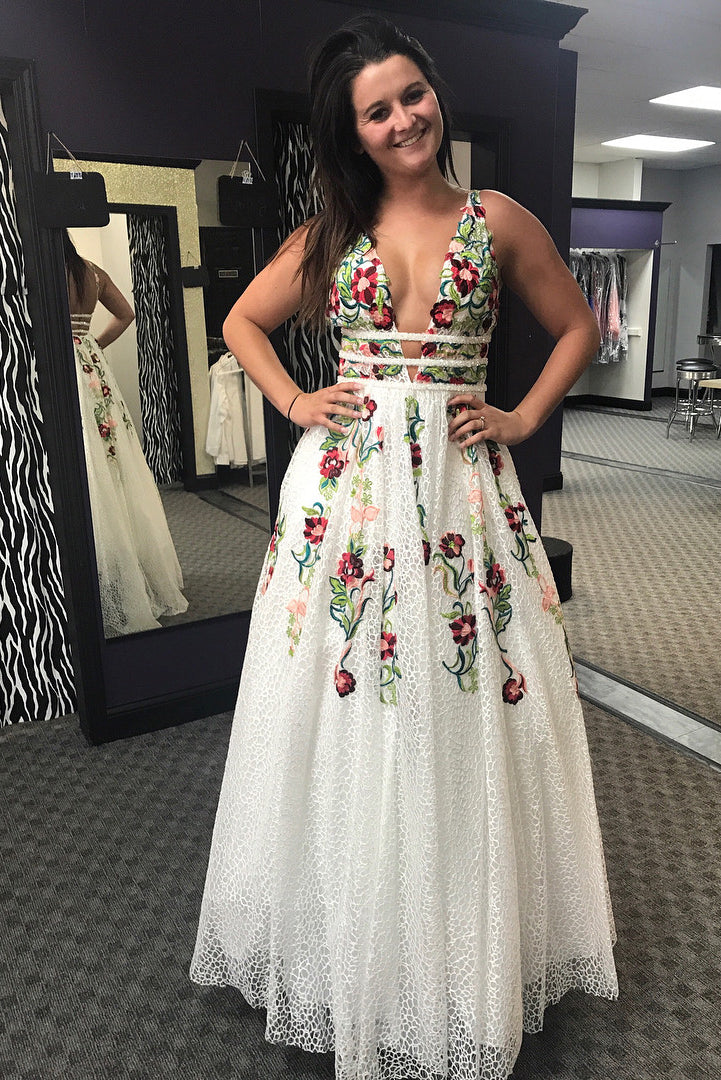 Charming V Neck Floral Embroidery Long Lace Formal Prom Dresses With Pocket