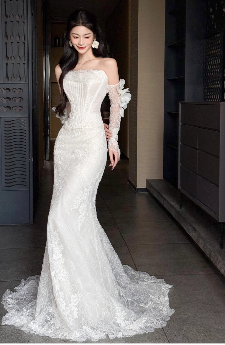 Chic Mermaid Long Wedding Dresses Lace Strapless White Bridal Gowns Appliques Sleeveless Bridal Dresses Main image