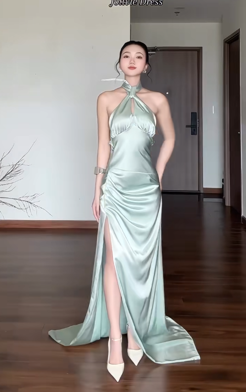 Chic Sheath Green Wedding Guest Dresses Satin Halter Long Formal Evening Dresses Secondary image