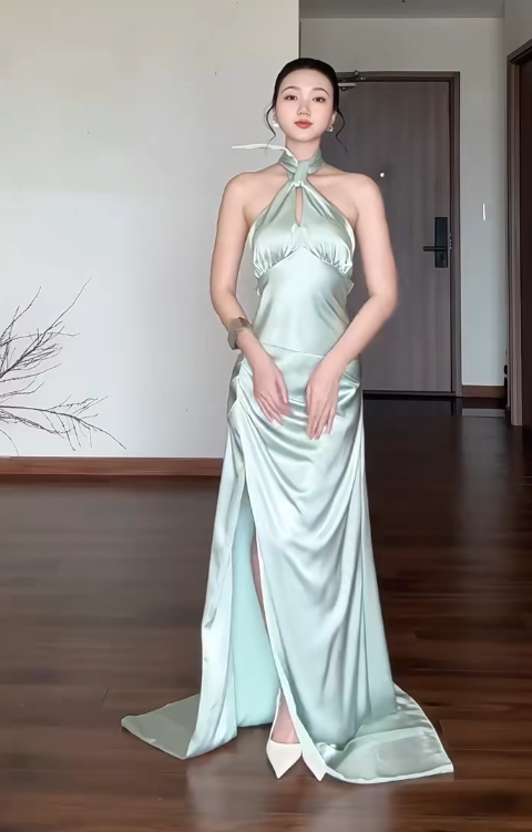 Chic Sheath Green Wedding Guest Dresses Satin Halter Long Formal Evening Dresses Main image