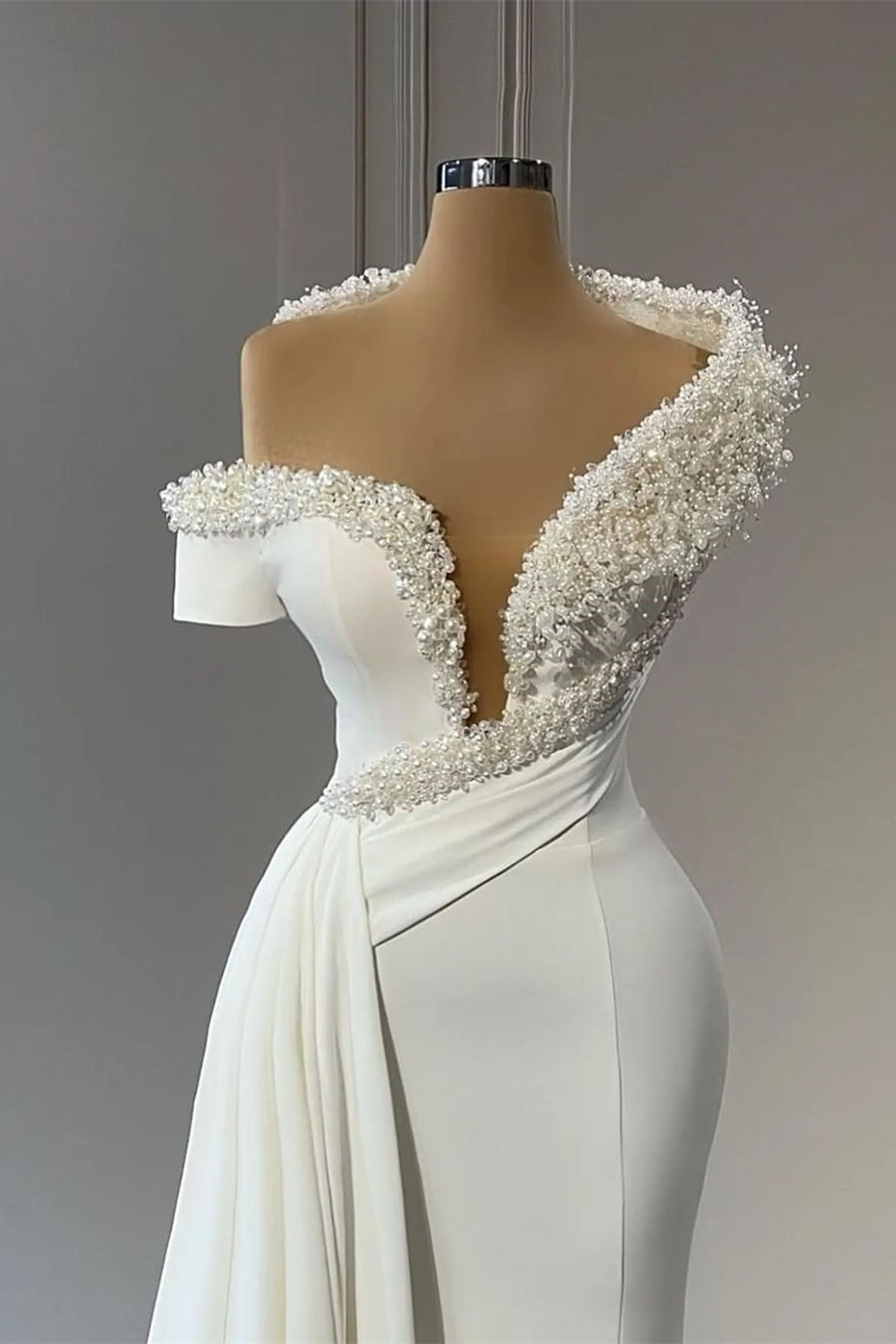 Chic V-Neck Off-The-Shoulder Beading Sleeveless Mermaid Bridal Dress Secondary image